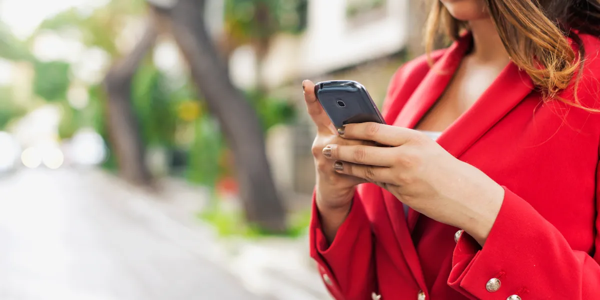 How to Identify And Avoid A Text Scam Imagge